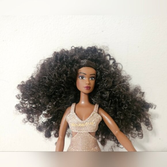 NaturalistasNaturalistas 11-inch Dayna Fashion Doll - Picture 2 of 6